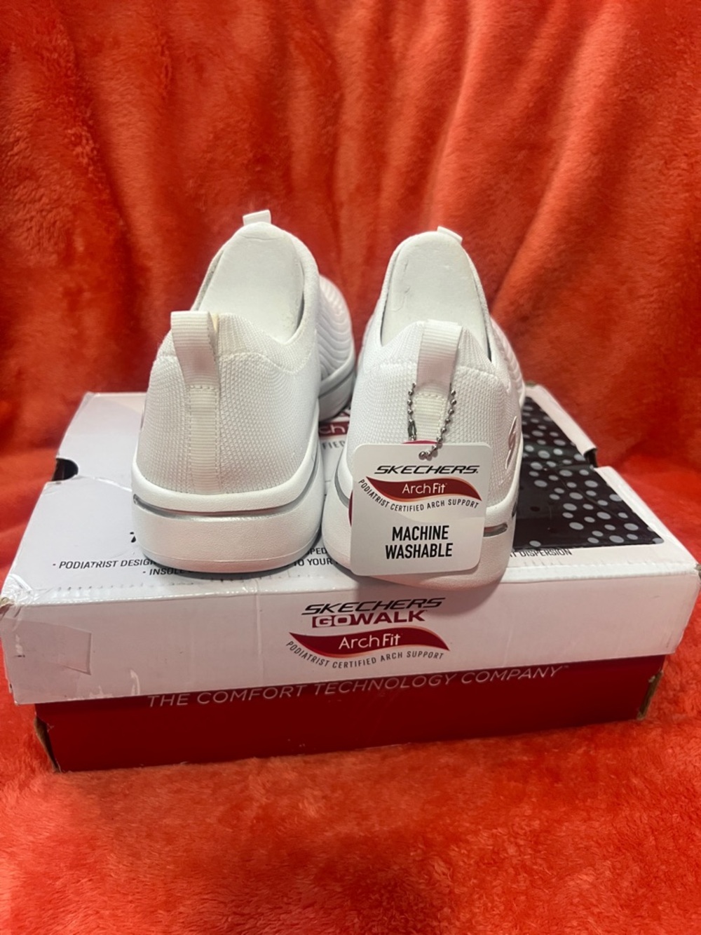 Skechers Women's Slip-On GOwalk Arch Fit Sneakers - White 8.5 - Picture 3 of 7